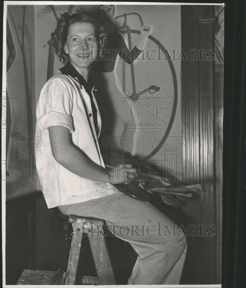 1939 Artist, Margaret James - Historic Images