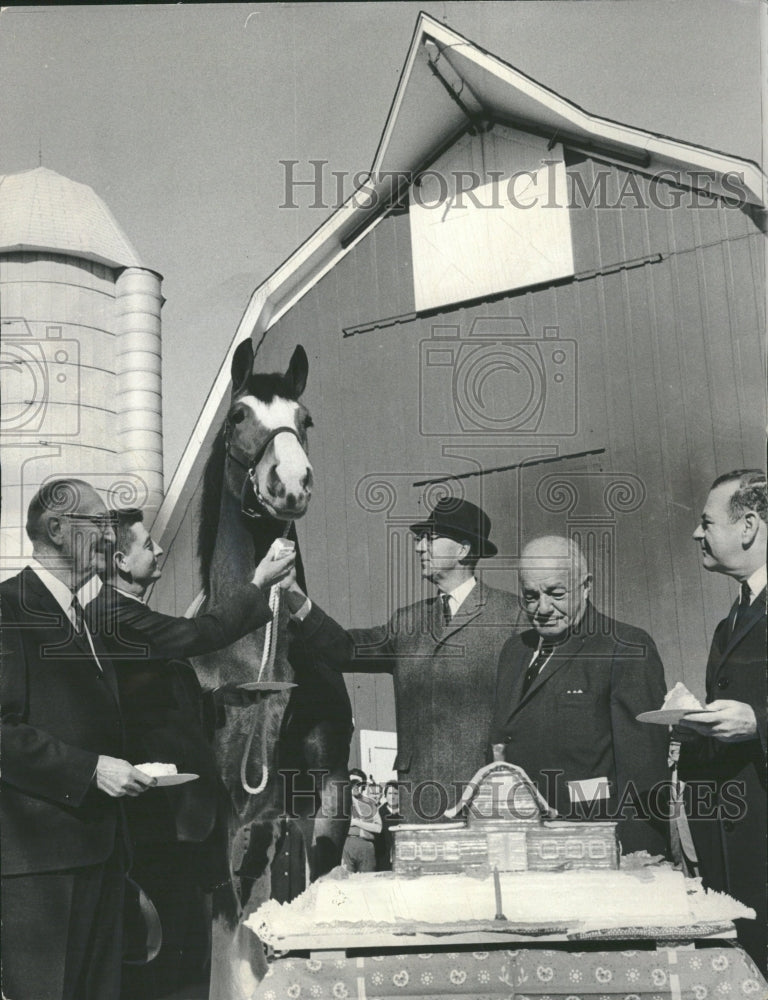 1965 Lincoln Park Farm in the Zoo Stables - Historic Images