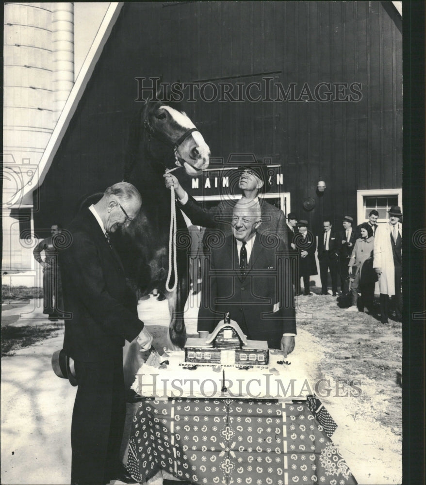 1965 Lincoln Park Zoo Anniversary Cake - Historic Images