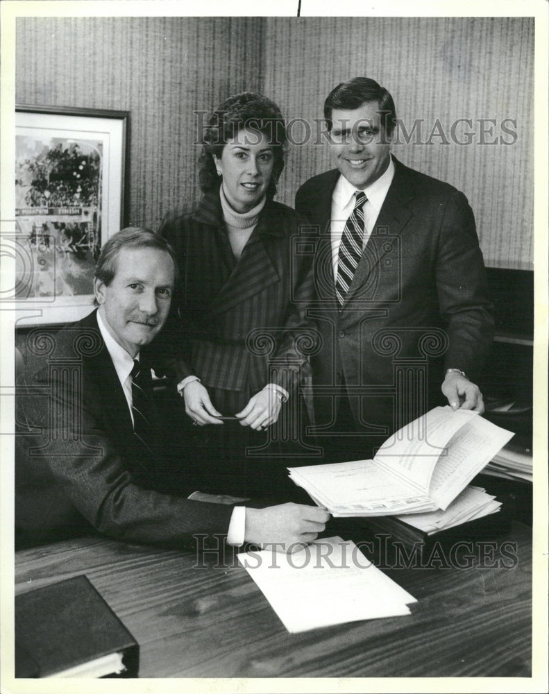 1987 Executive Assets Office Members - Historic Images