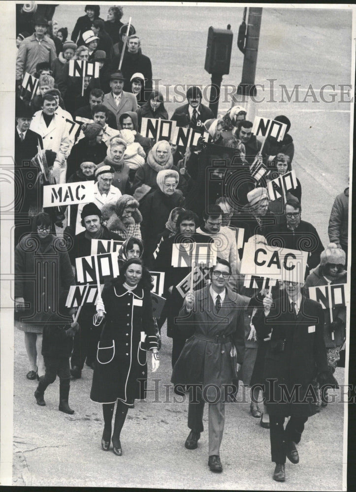 1972 Citizen Groups Somerset Hotel - Historic Images