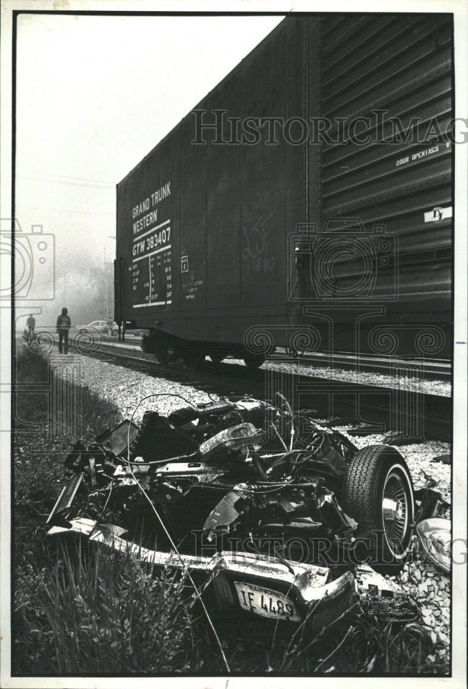 1982 Auto Railway Train Tracks Accident - Historic Images