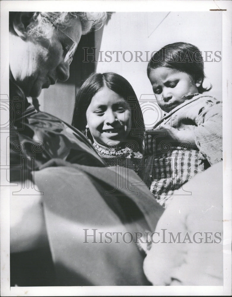 1947 American Tourist Gives Candy To Child - Historic Images