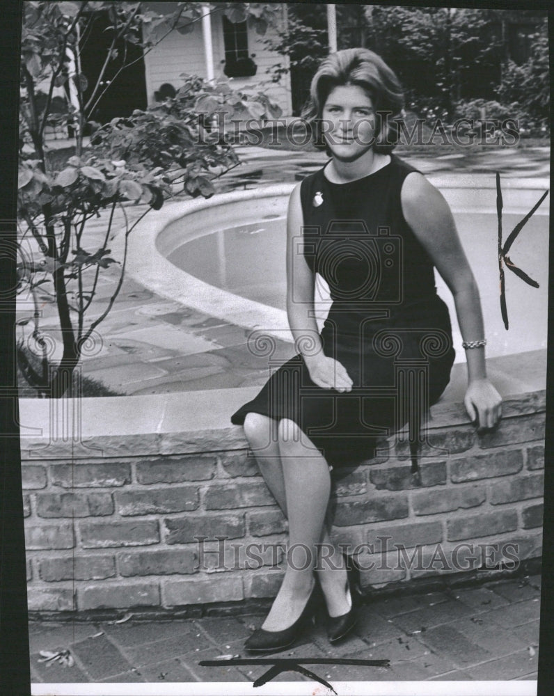 1961 Anne P. Homer Society Debutante - Historic Images