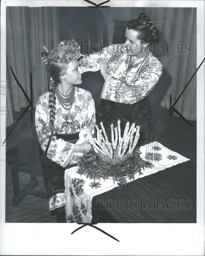 1972 Wedding/Hats/Dress - Historic Images