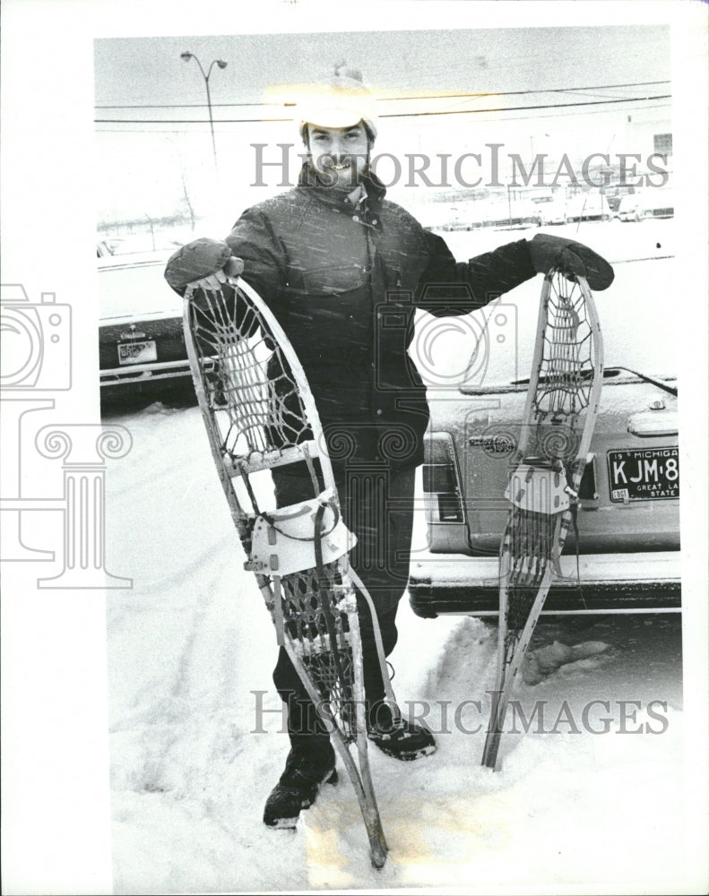 1982 Man Uses Snowshoes As Transportation - Historic Images