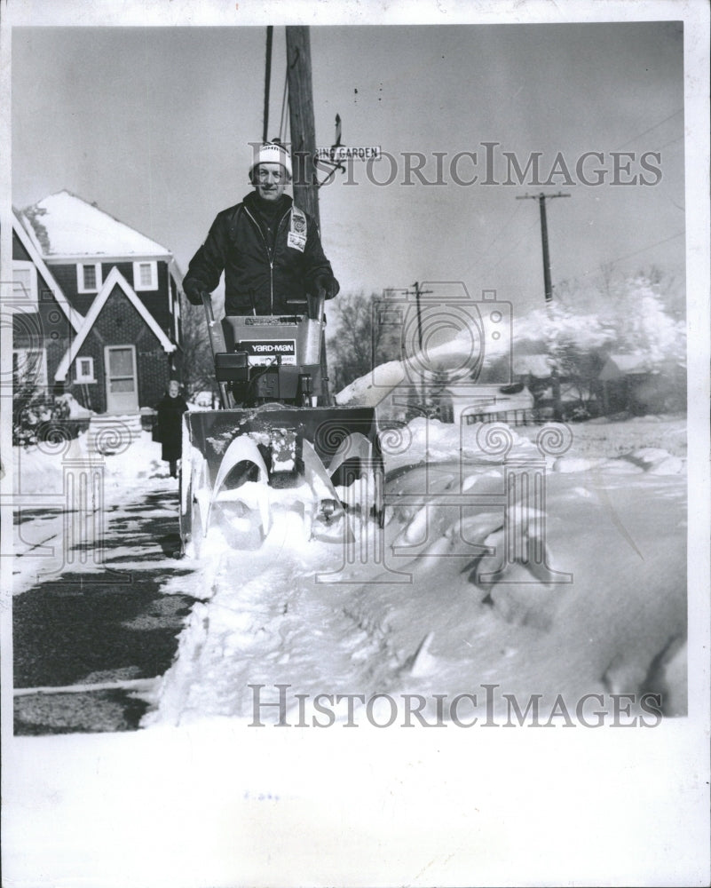 1974 Joe Deneweth Snow - Historic Images