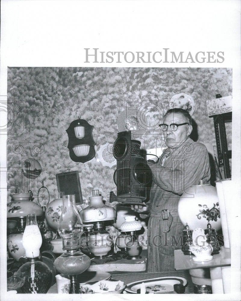 1967 Detroit Lamp Shop Ray Snare Lamptician - Historic Images