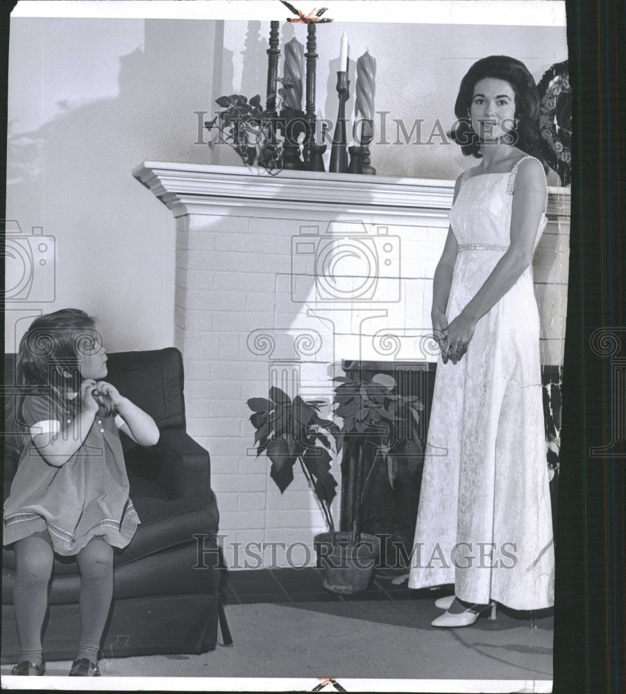 1970 Mrs Roman Gibbs White Gown Young Girl - Historic Images