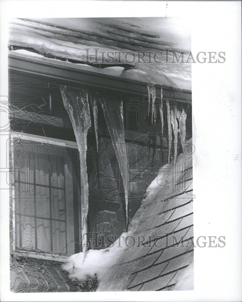 1977 Icicles Roof Leak - Historic Images