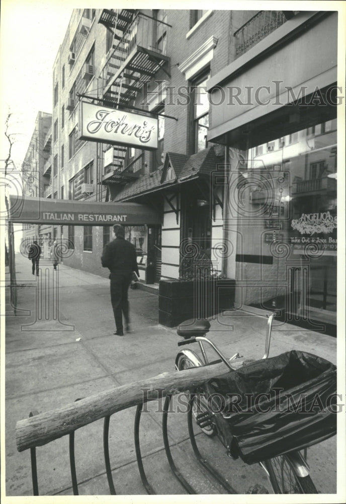 1993 John&#39;s Italian oldest NY restaurant - Historic Images