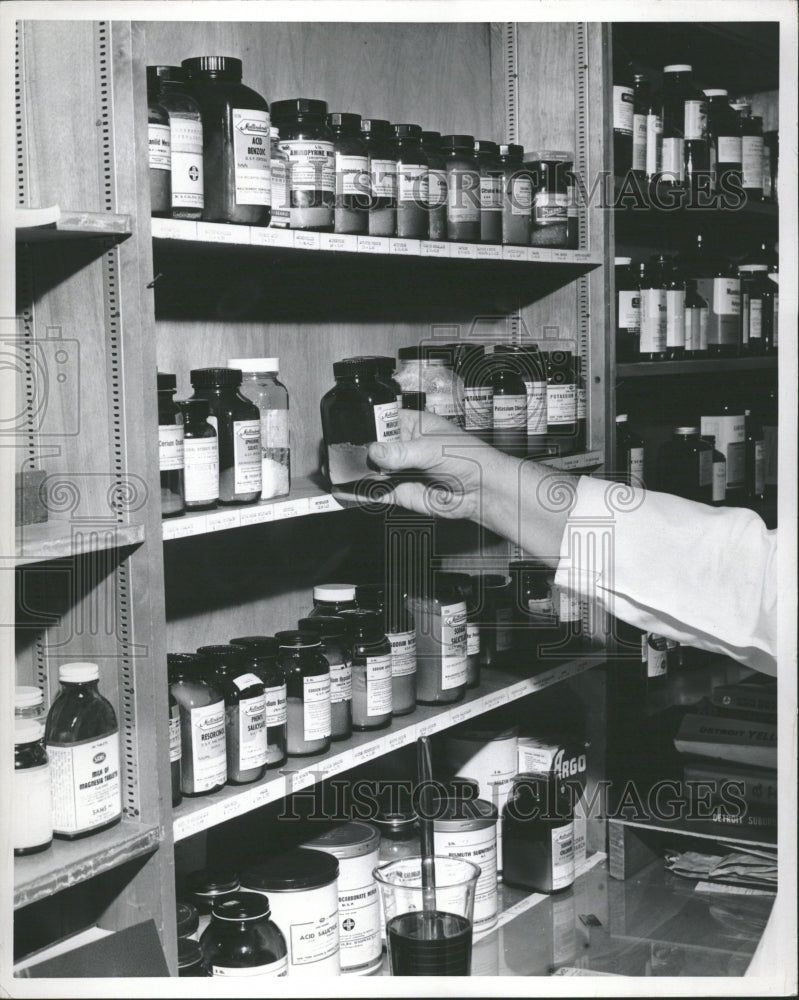 1959 Drugs government medicine organism - Historic Images