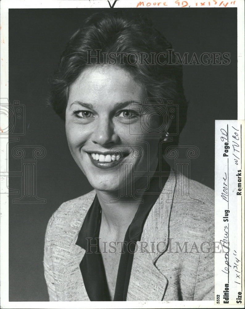 1980  Jennifer Moore News Caster Smile Lady - Historic Images