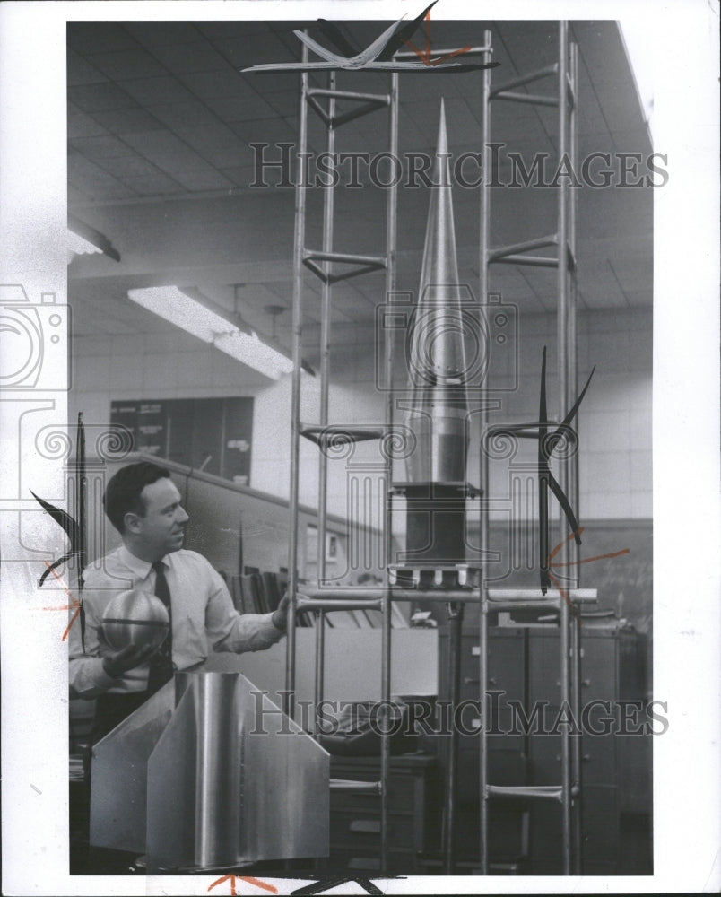 1956 Research Leslie Jones Sphere Air Radio - Historic Images