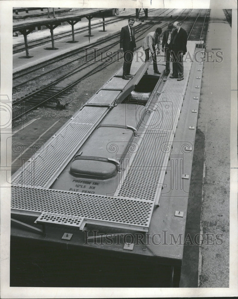 1973 Creating Grain Cars Center Gulf RR - Historic Images