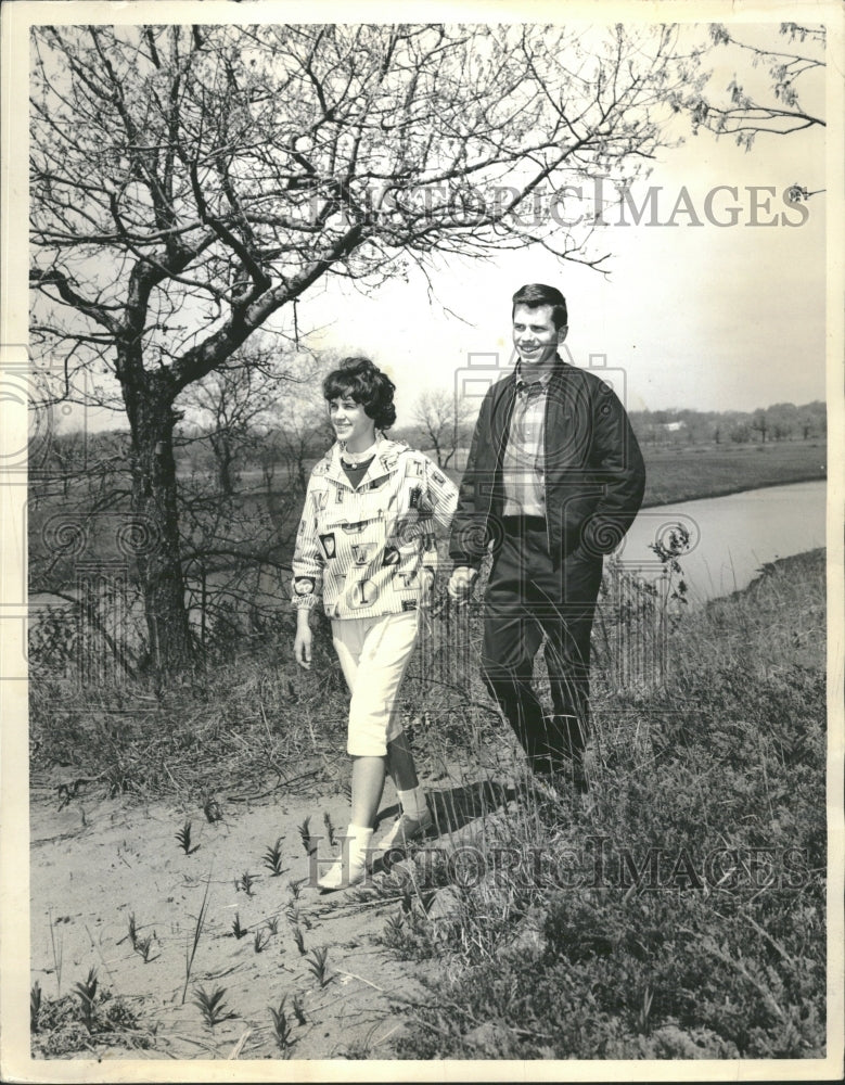 1963 Hand Sally Rogers Mike Wonder Nature - Historic Images