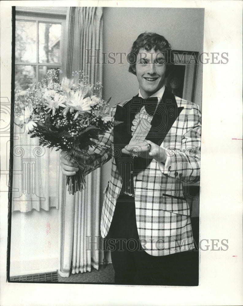 1976 Prom School Student Tog Flower Finn - Historic Images