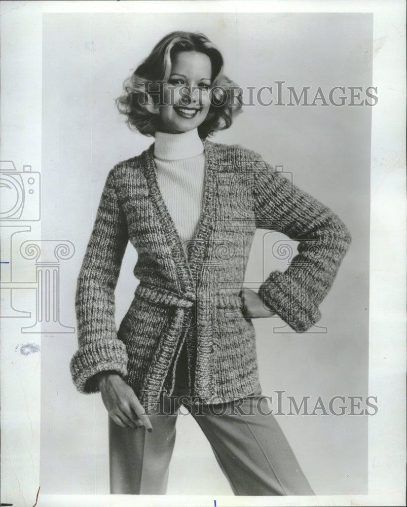 1976 Sweater Garment Absorbs Sweat - Historic Images