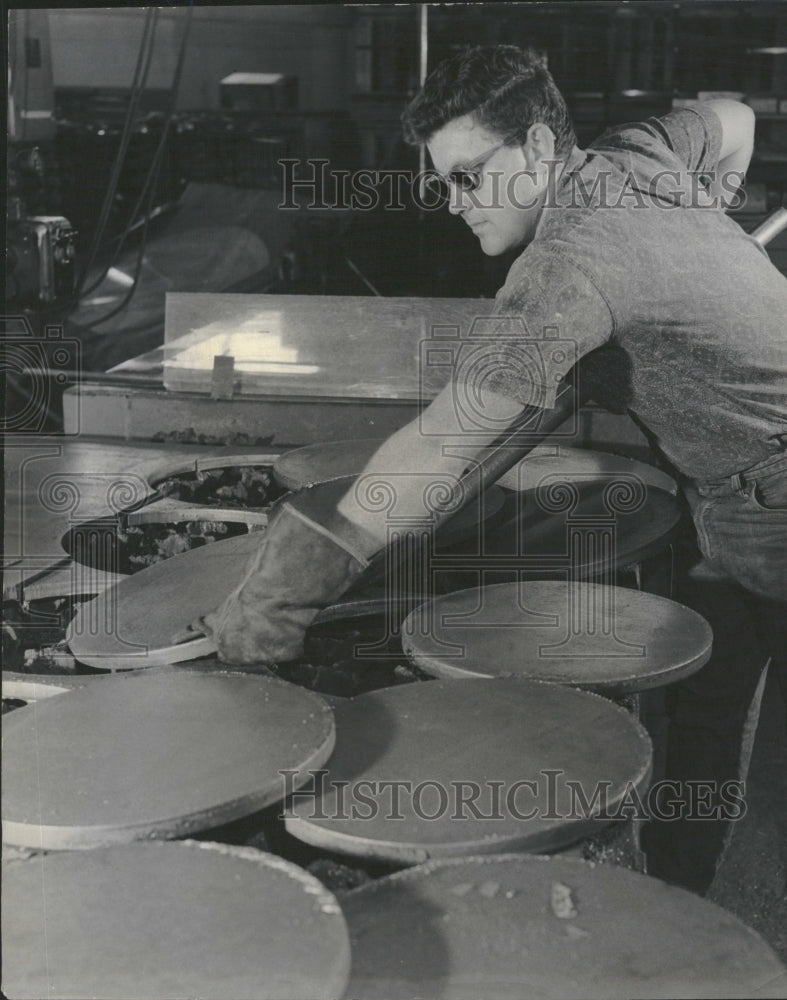 1985 STEEL FLAPJACKS 16-inch-diameter sheet - Historic Images