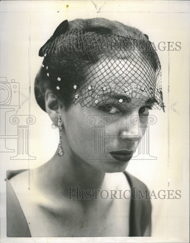 1953 Wire Mesh Veil - Historic Images