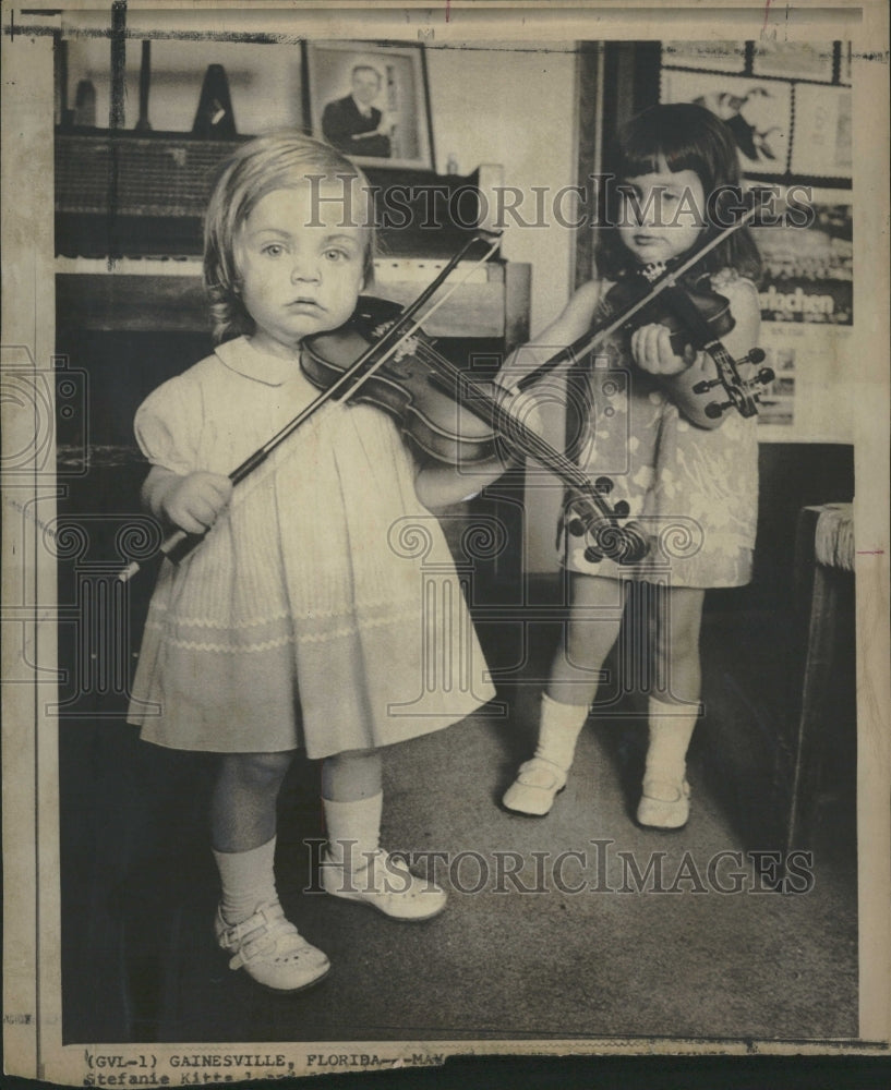 1972 Young Girls Playing Violin Suzuki - Historic Images