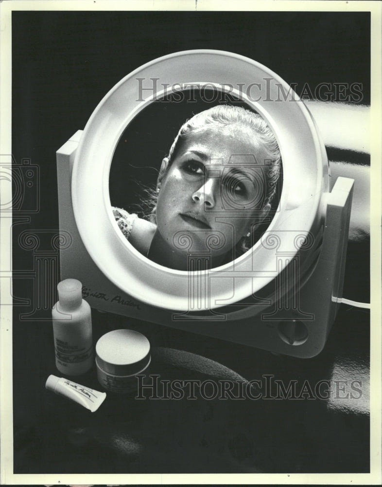 1981 Magnifying mirror - Historic Images