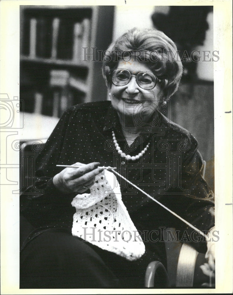 1985 Elderly Woman Knitting Lieberman - Historic Images