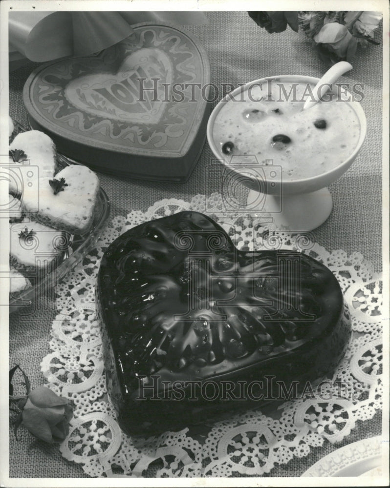 1972 Heart Shaped Dessert For Valentine&#39;s - Historic Images