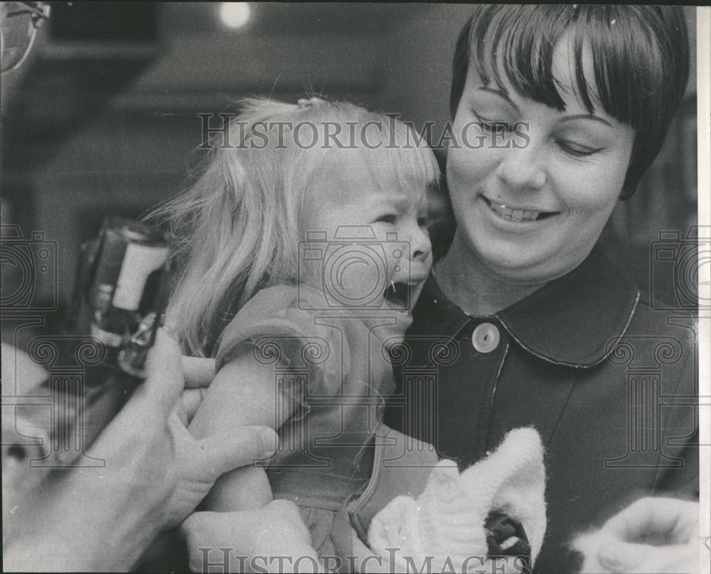 1967 Measle Shot Tearful Reaction - Historic Images