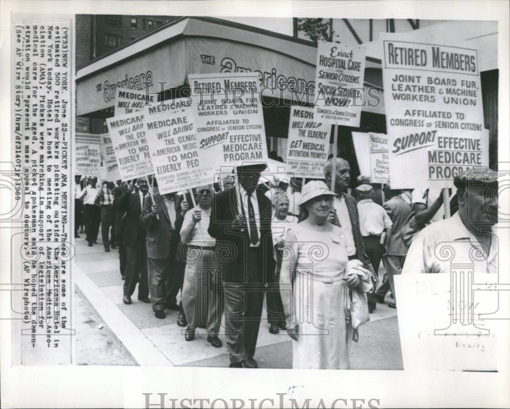 1965 Americana Hotel Workers PIcket NY - Historic Images