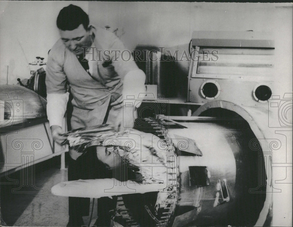 1967 Frozen body awaits cure for cancer - Historic Images