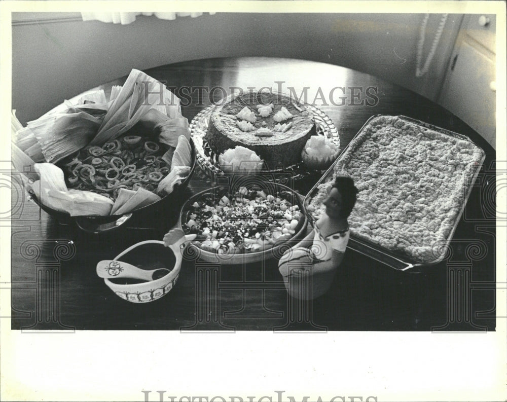 1983 typical Mexican Meal Chicken Gaucamole - Historic Images