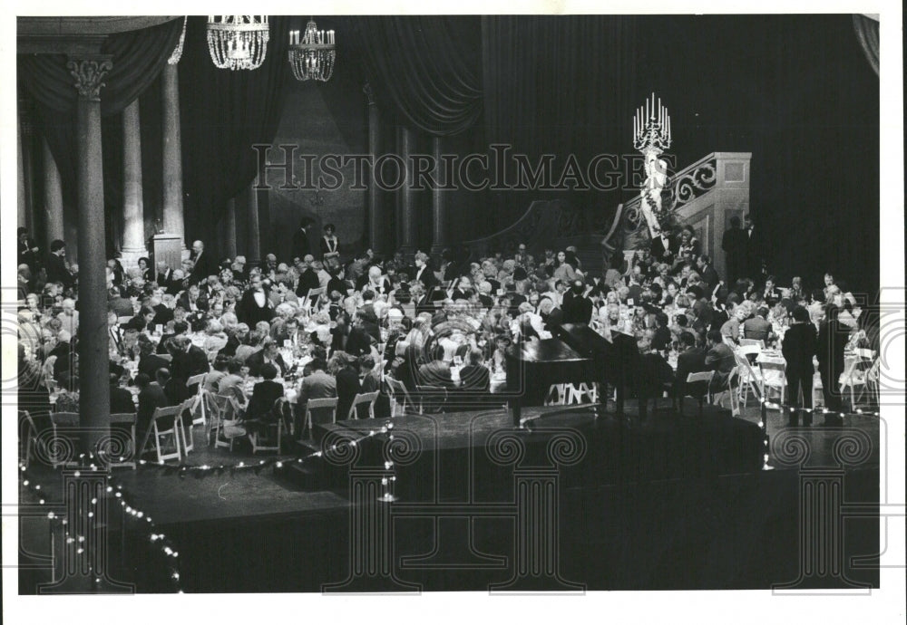 1982 Die Fledermaus Civic Opera House - Historic Images