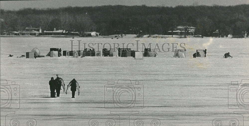 1981 Ice Fishing Catching Fish Frozen Water - Historic Images