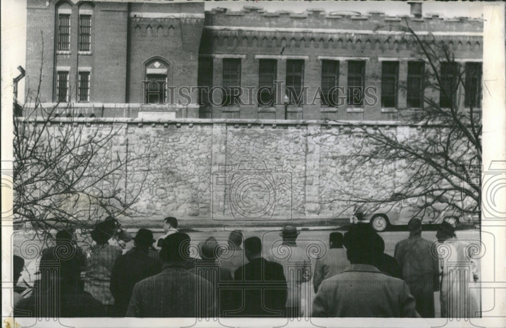 1959 Cell Block Prison Rioting Curious BLDG - Historic Images