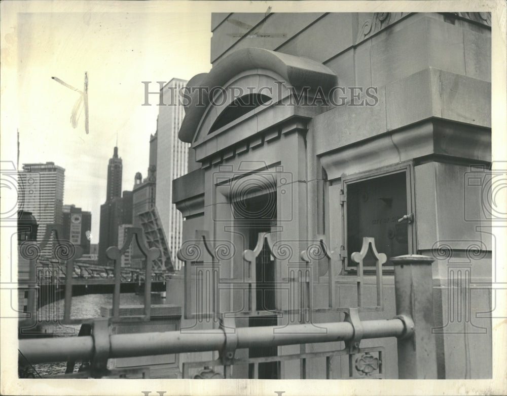 1963 Chicago River Bridge Missing Life Vest - Historic Images