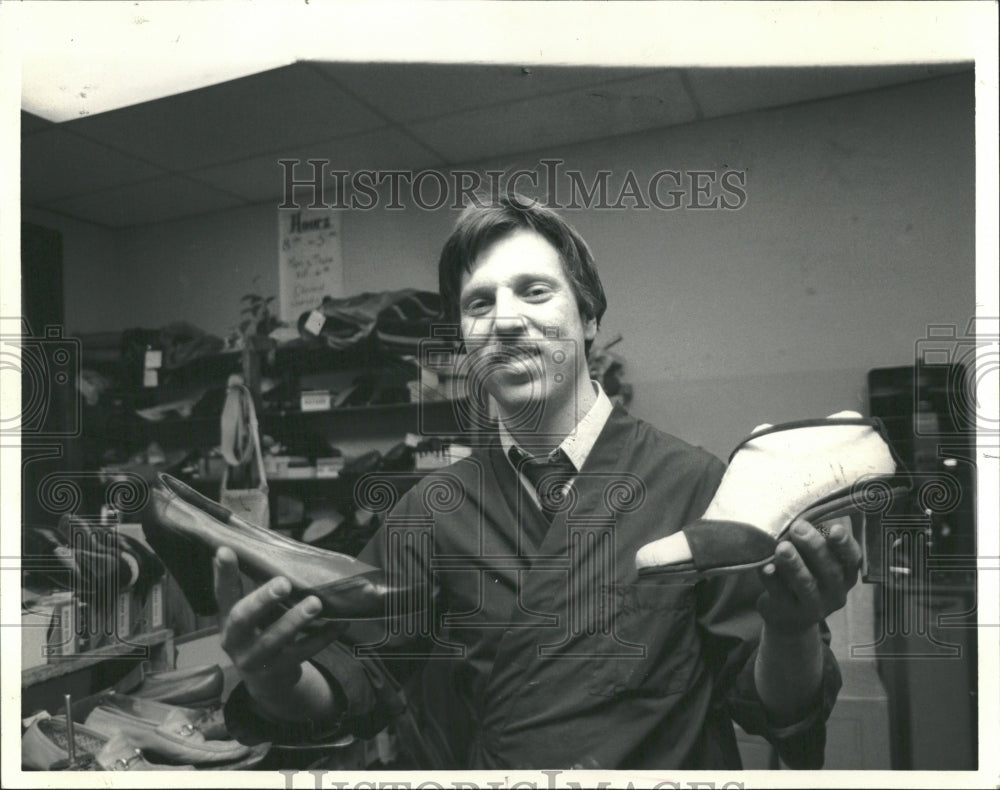 1987 Shoe Cobbler Shop Kondiles Owner - Historic Images