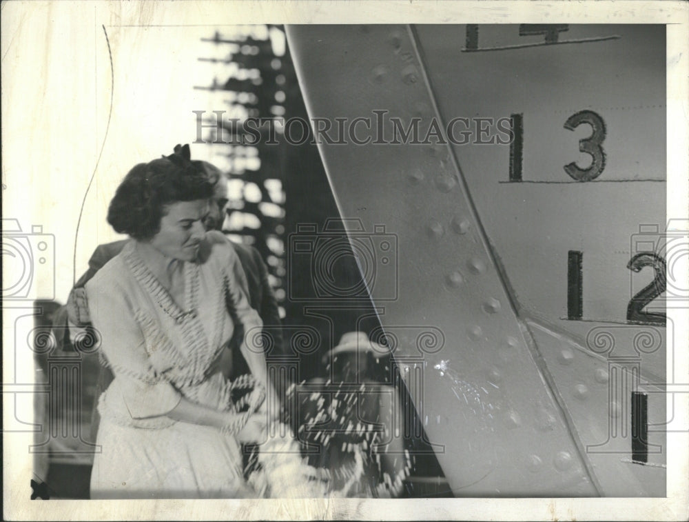 1942 trembling tanker decorated bottle cham - Historic Images