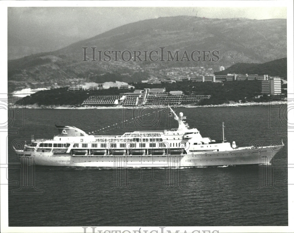 1994  Passenger Ship Ocean Princess Carry - Historic Images