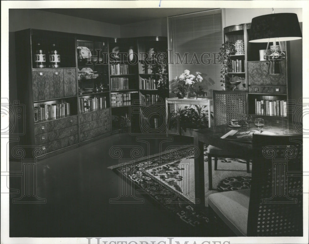 1978 Adjustable Living Room Shelves - Historic Images