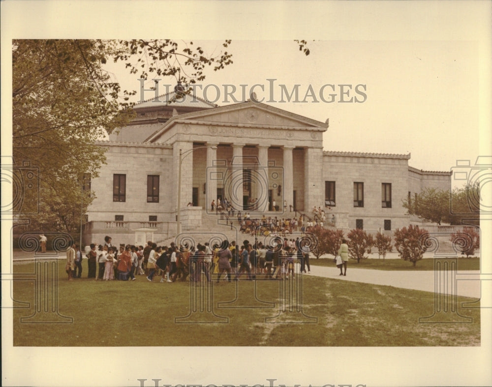 1975 Crowds Gathered Outside Shedd Aquarium - Historic Images