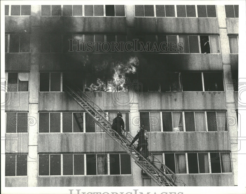 1982 Fires Chicago Area Seventh Floor Apart - Historic Images