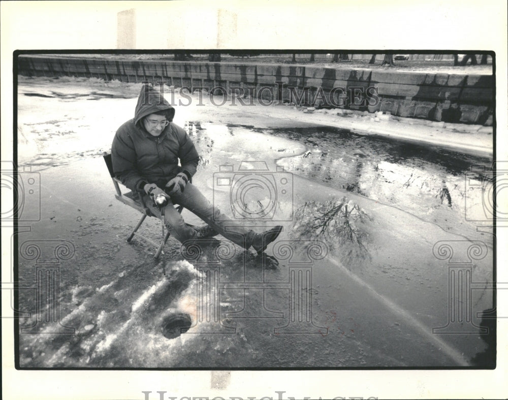 1988 Nick Gamboa ice fishing Lincoln Park - Historic Images