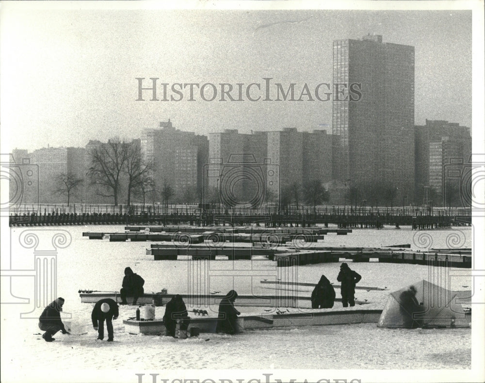 1981 Ice fishing Montrose Harbor fishermen - Historic Images