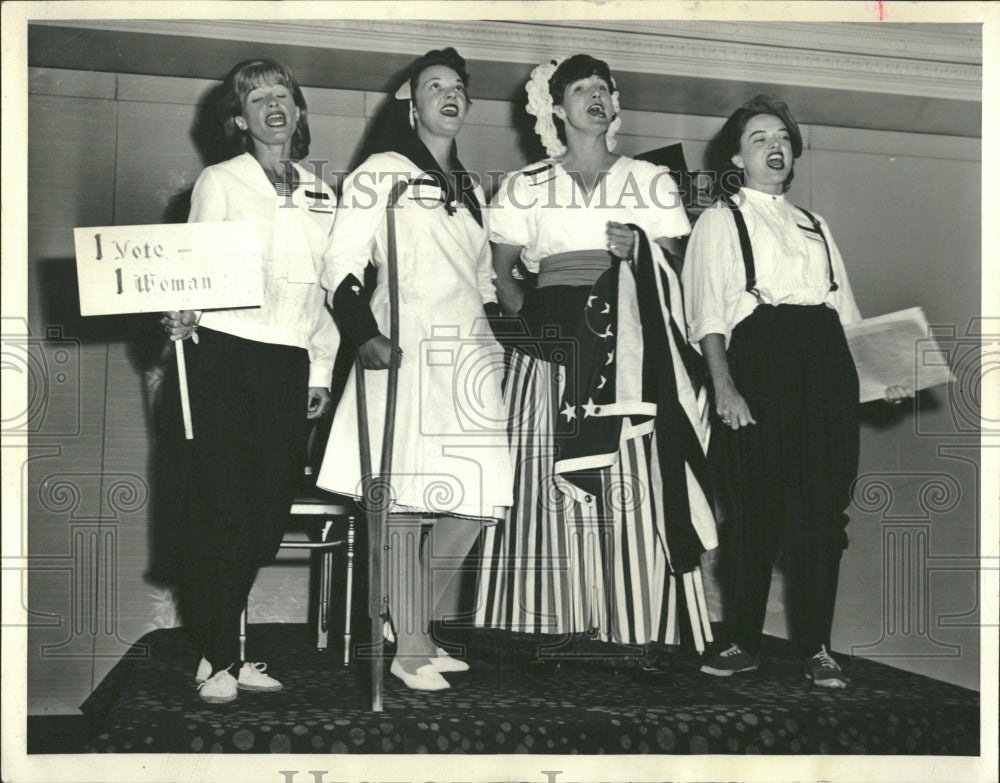 1964 Junior Leaguers Mrs James Fitzgerald - Historic Images