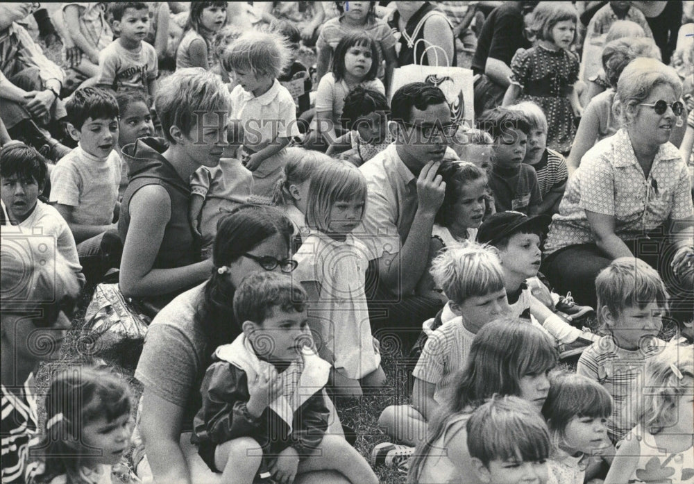 1971 Puppet Magic Show Children Grant Park - Historic Images