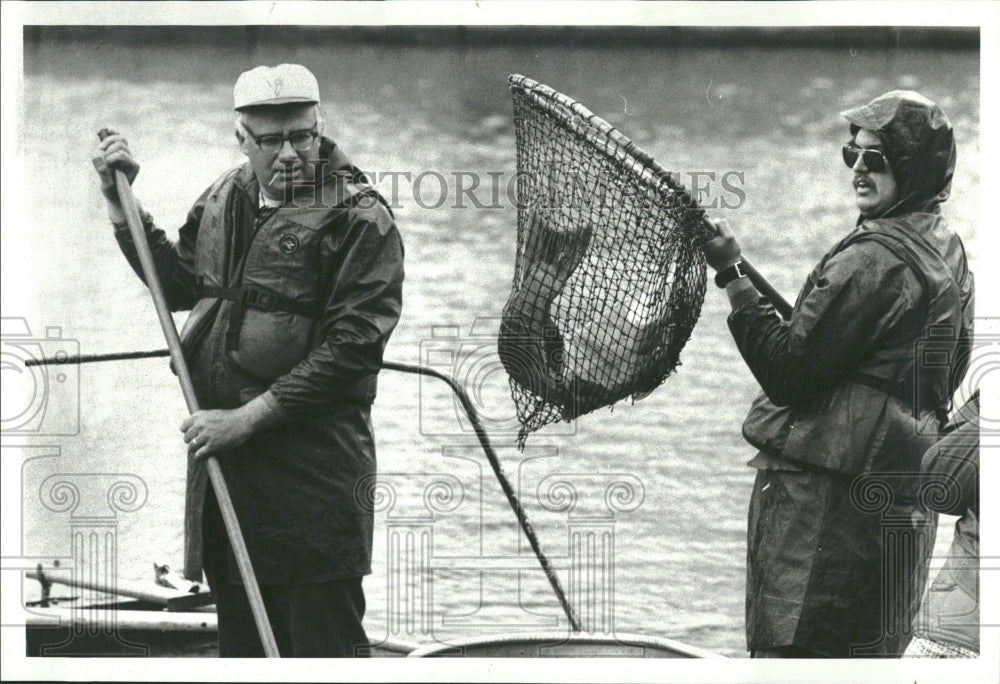 1977 Harry Wight With Chinook Aula family - Historic Images