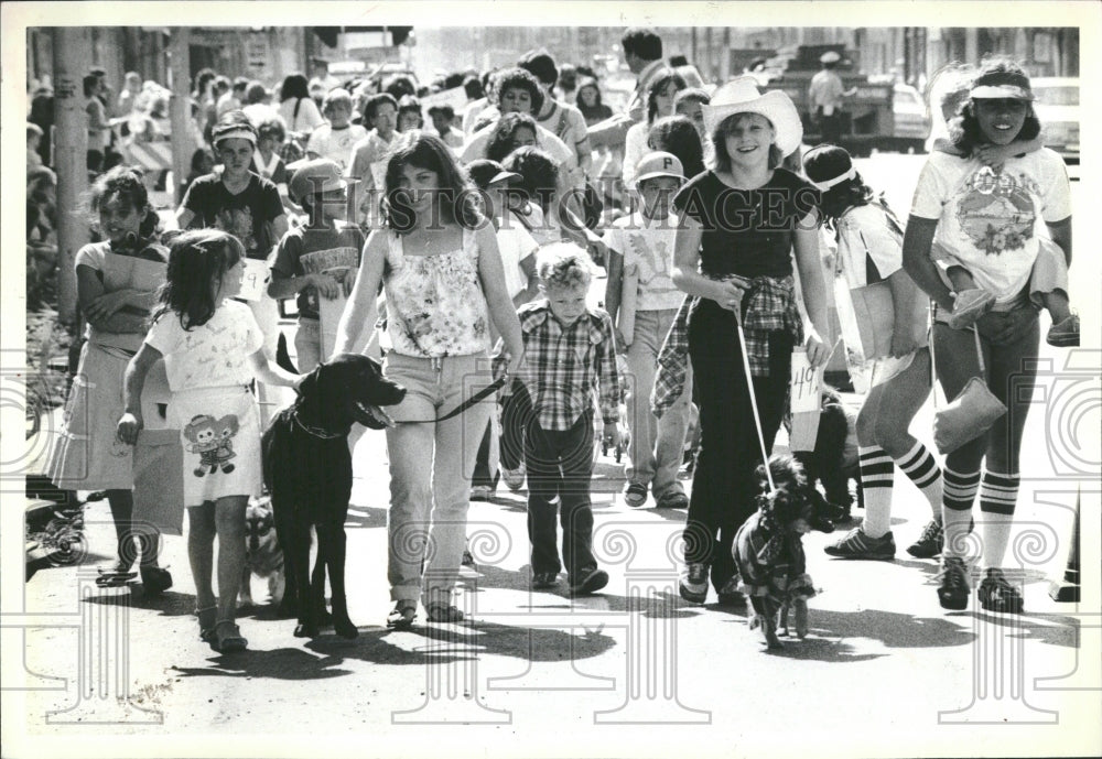 1981 Mob Mutts Gerbils Join Lake Parade Dog - Historic Images