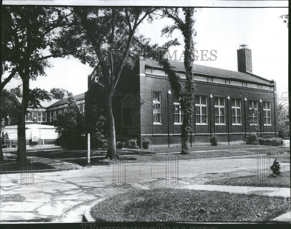 1975 Oak Junior High School - Historic Images