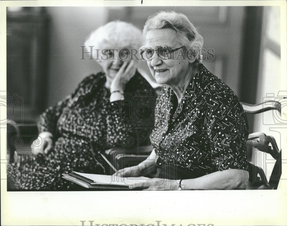 1985 Writing Class Mather Home Pilchard - Historic Images